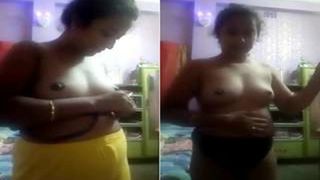 Exclusief- sexy Kolkata-meisje Tumpa stript haar ...