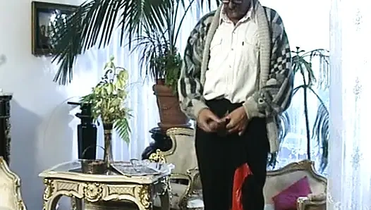 Красивую немецкую куклу пробурили в горячем тройничке