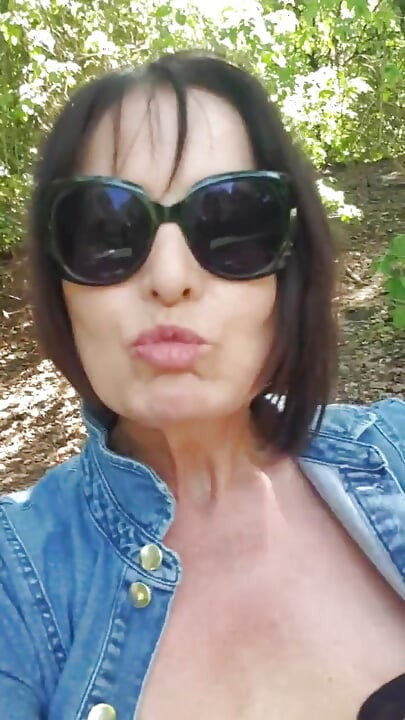 Nackt an Einem Öffentlichen Ort Mit Squirting