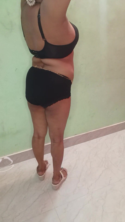 Indian bbw bhabhi dance and sex saree blouse clear hindi voice | Clip 1