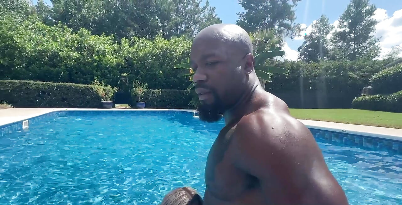 Poolside - dupla esposa gostosa bbc sexo a três com Fix Lora Cross e Tatiana Steele