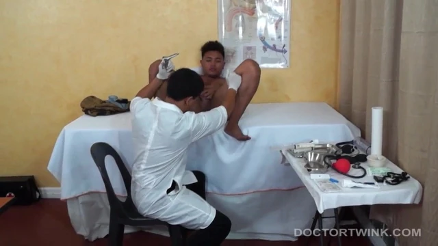 Asian Twinks Benz and John Bareback