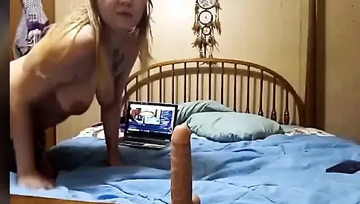 Возбужденная жена в черных чулках