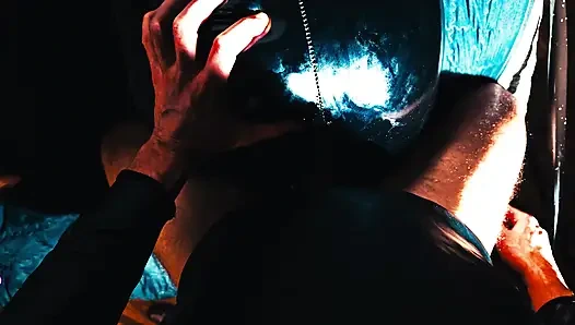 Zuerst Fickt Er Mich Mit Einem Dildo, Dann Penetriert Er Mich Mit Seinem Schwanz Und Kommt Überall Auf Meinen Anzug