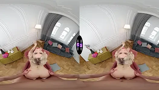 Molly Cute yapay penisi gerçek yarakla karşılaştırıyor ve sonra döl istiyor - teenmegaworld