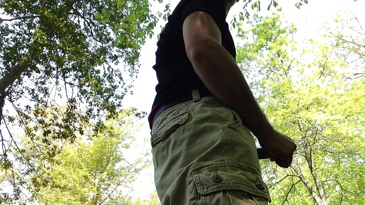 Svršavam stojeći, POV preko tvog lica. Drkam u javnom parku na klupi. Verbalna masturbacija. Cijeli video.
