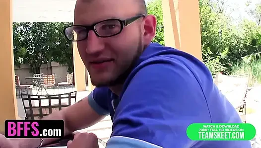 Bffs - şanslı inek ders çalışma grubunda üç ateşli bayana ders veriyor ve onu amcıklarıyla ödüllendiriyor