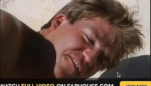 Два больших члена трахаются в задницу и кончают в рот две горячие шлюховатые милфы