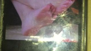 Du sperme sur les pieds et la plante des pieds sexy de Jacinda Ardern