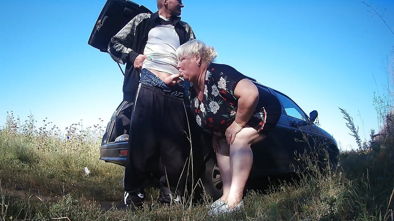 my girlfriend holds my dick while I pee and then gives me a blowjob in public