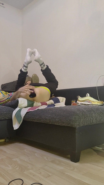 "(GER) 냄새 나는 AirMax97의 스포티한 후장, 양말과 운동화가 뻗어 매우 깊게 훈련된" 화려한 순간