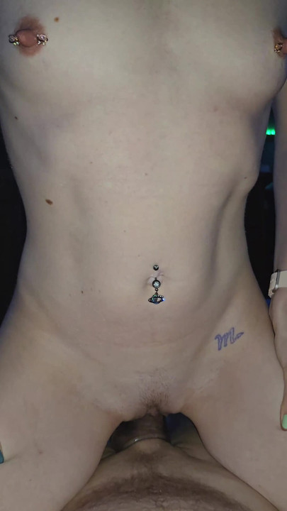 Αξέχαστη στιγμή από το "Milf rides and fucked by huge cock sleeve"