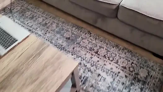 Tam hizmetli hizmetçi evinizi ve yarağını temiziyor