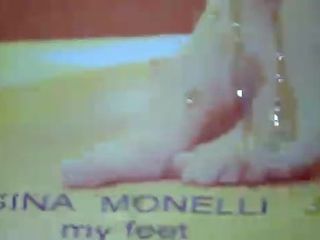 Homenaje a los pies de Gina Monellis