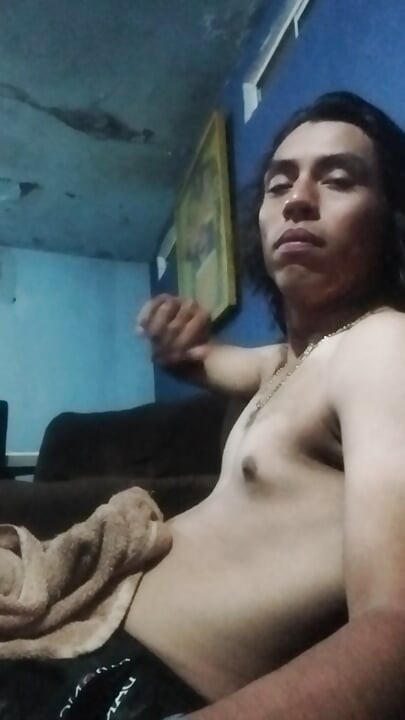 Aku keluar dari kamar mandi sehingga kamu bisa melihatku telanjang