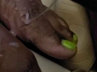 Błyszczące zielone hebanowe palce u nóg (część 2)