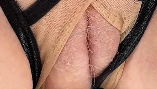 Bayan olgun ayaklar giyiniyor ve kameraman kendini alıkoyamıyor. 388