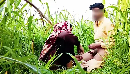 Mamma indiana e figliastro kheton mein choda bahut maja aaya