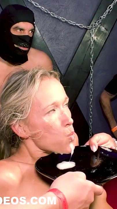 Silný okamžik od "MASOVÝ CREAMPIE NĚMECKÁ MILFKA-NORA POTŘEBUJE PTÁKY A SPERMA"