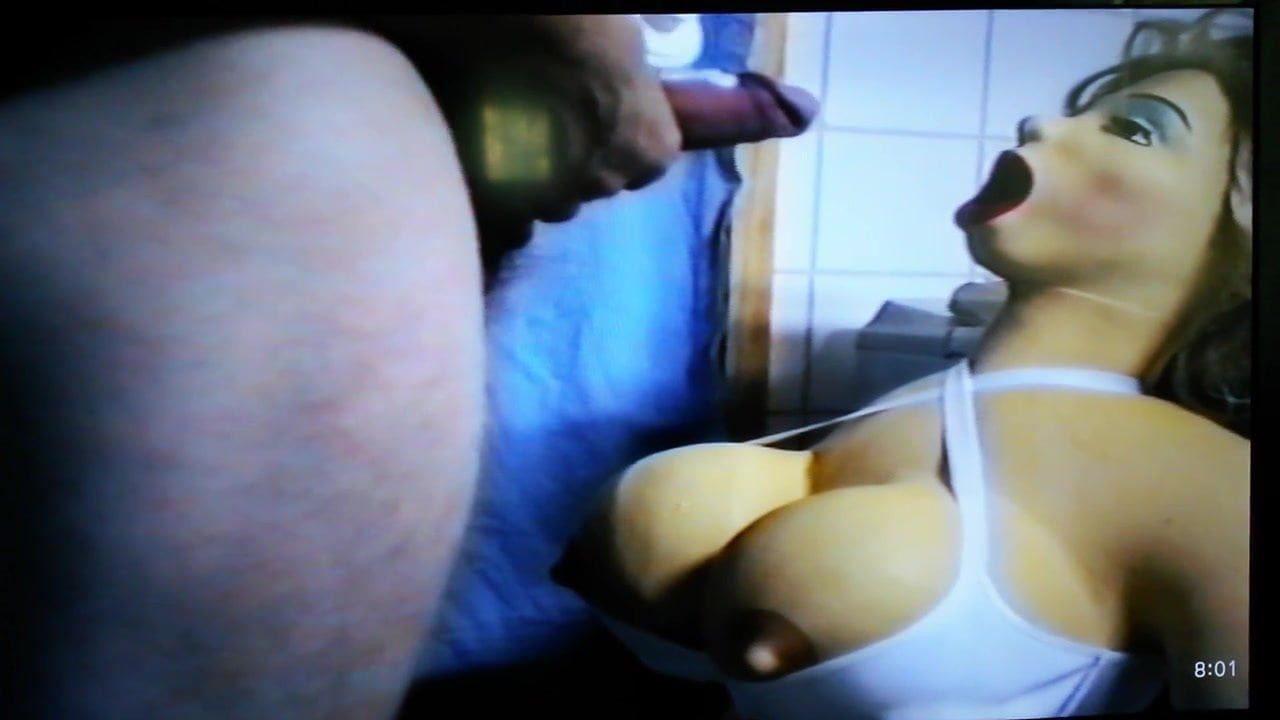 Muži šukají panenku a sperma 2