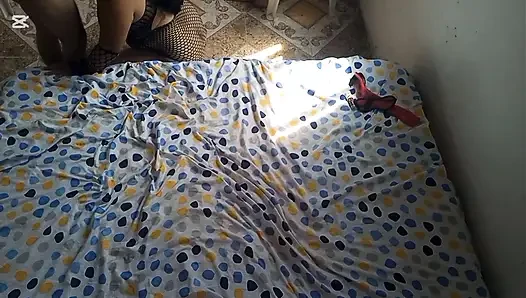 Siyah iç çamaşırlı güzel kız arkadaş sakso çekiyor