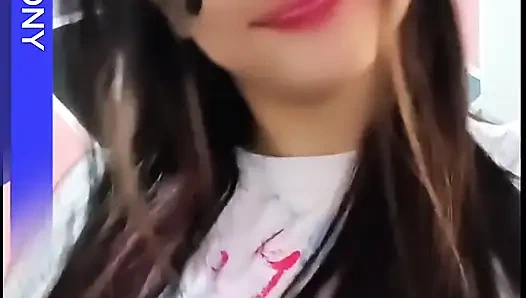 Модель примеряет нижнее белье застукали