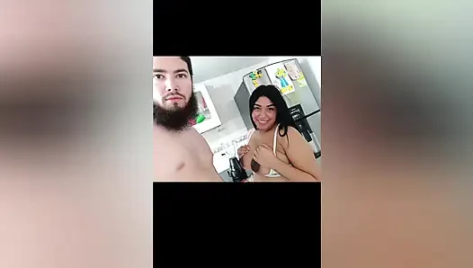 Ateşli kız mutfakta iyi seks yapıyor