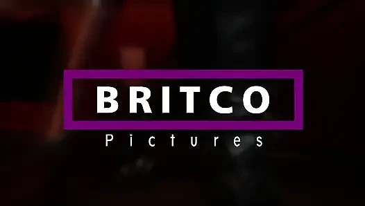 Brittany Andrews üvey oğlunun etli amcığını yalamasını istiyor!