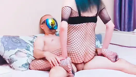Model seksi, dewasa, dan kurus lagi ngocok kontolnya di bokep