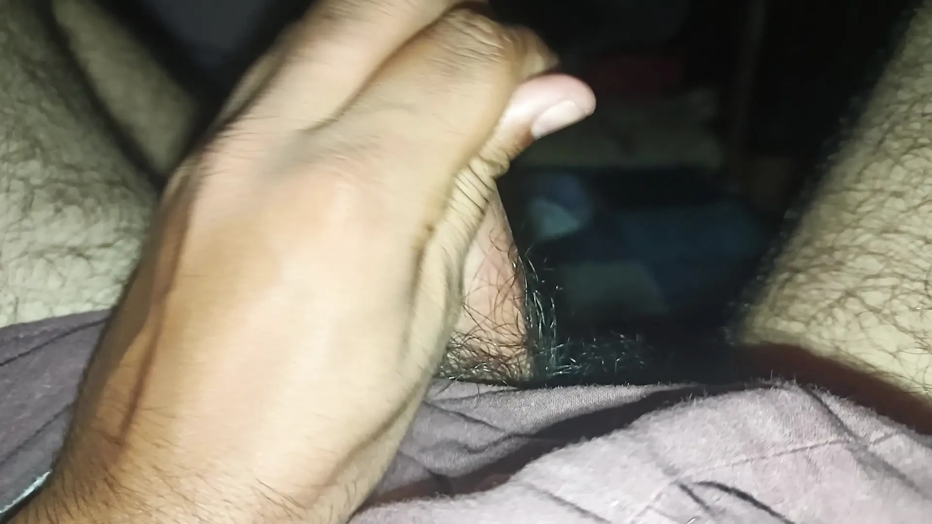 印度大黑在嫂子旁边玩耍
