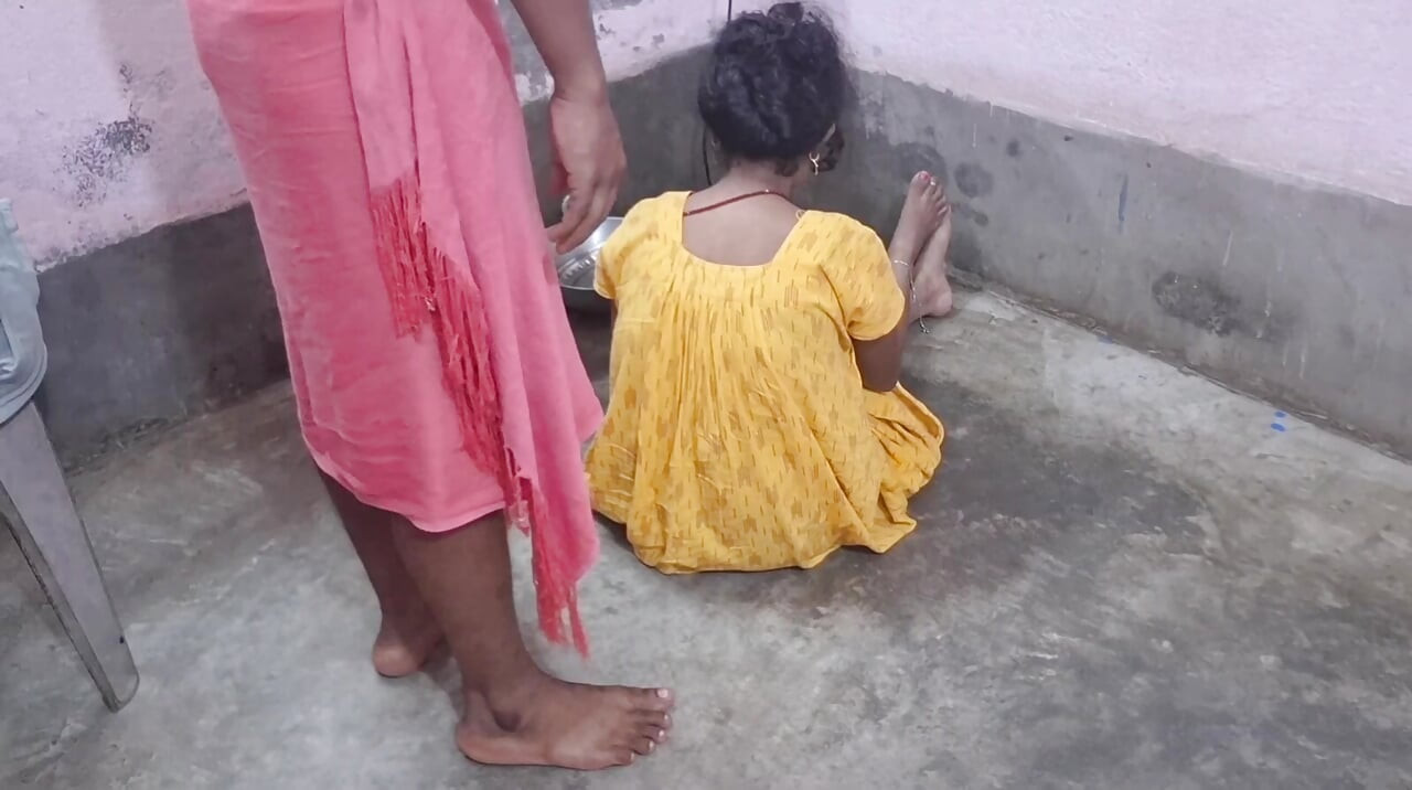देसी गांव की महिला की डॉगी स्टाइल में चुदाई