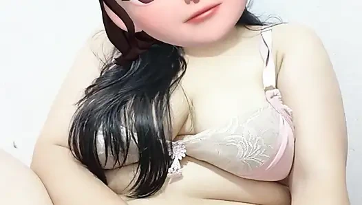 Wanita cantik berpayudara besar menggoda solo masturbasi