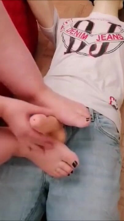 Mini footjob lol