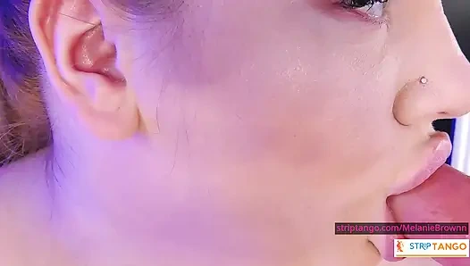 Pembicaraan kotor yang menyenangkan dimulai dari sini. Gadis asli lagi asik masturbasi, joi, kaki!