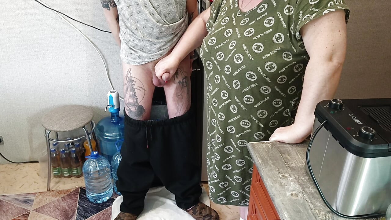 cum in stepmom's mouth after jerking off and deep blowjob