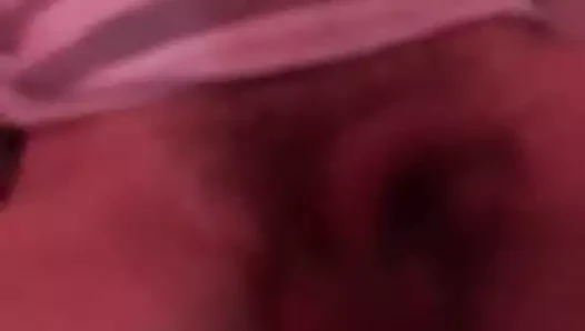 Tıraşsız taşaklarıma tokat atıyorum