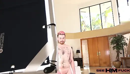 Logan Xander бурит Val Steele глубоко после минета в съемке BTS!