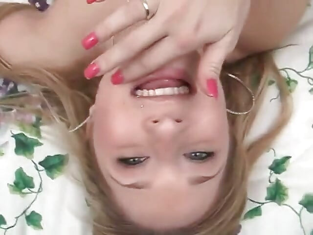 可爱的女大学生Kayla Marie第一人称视角口交和颜射
