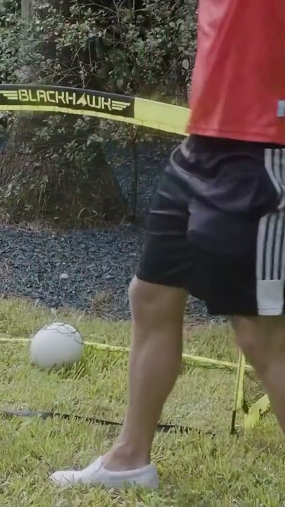 Une belle-fille footballeuse veut un avant-goût de la grosse bite de son beau-père musclé et sa belle-mère est heureuse de la partager | Clip 2