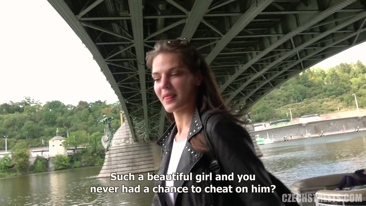 チェコの街 - 史上最もシャイな女の子