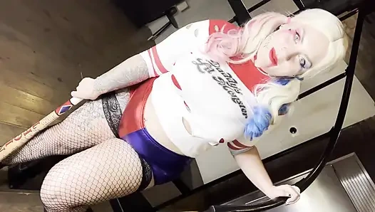 Harley Quinn Free'yi sikiyor