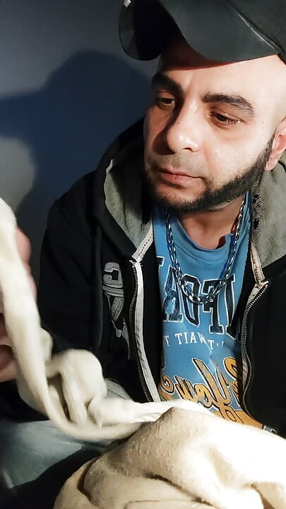 Dj-bro sikanie i gry z brudnymi skarpetkami.... Młotkiem w to!