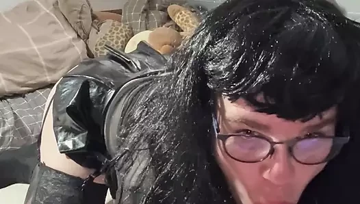 Kadın kılıklı Anna ile gırtlağına kadar alma eğitimi