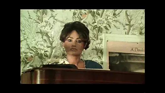 Moana Pozzi in: "Valentina Ragazza in Calore" - (Original