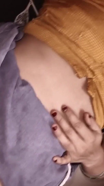 Meio-irmão fodeu sua meia-irmã e tirou seu suco de buceta, hd sem cortes em vídeo de sexo hindi | Clipe 1