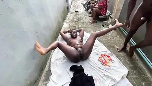 Мужик трахается как животное