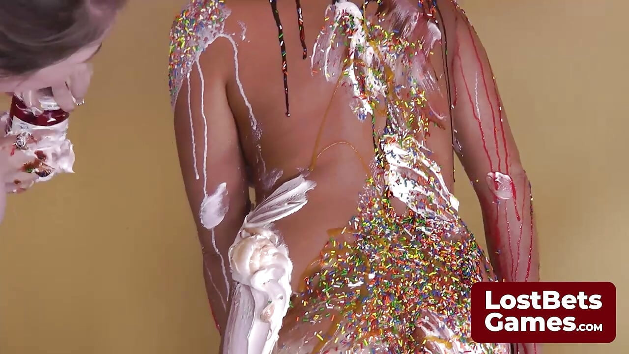 퇴폐적인 대물이 되는 스트립 페이셜 패자