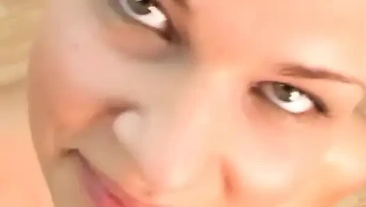 Kontol besar pria ini disepong sama pelacur imut rambut pendek