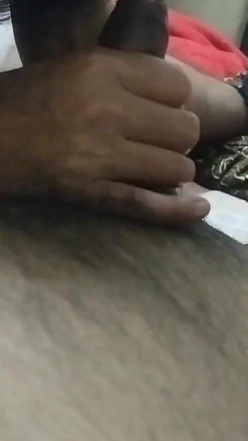 Indijska desi djevojka dobiva besplatno za predigru pičke svog polubrata | Isječak 3