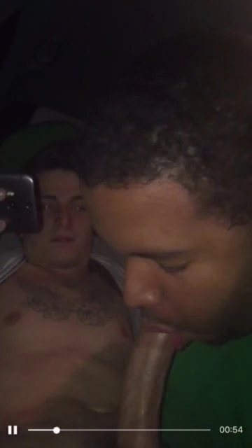 sucked off by black man (1'05'')